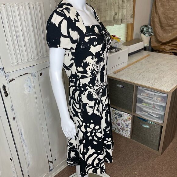 NWT Nine West Black Cream Textured Floral Print Dress size 8 - Picture 6 of 12